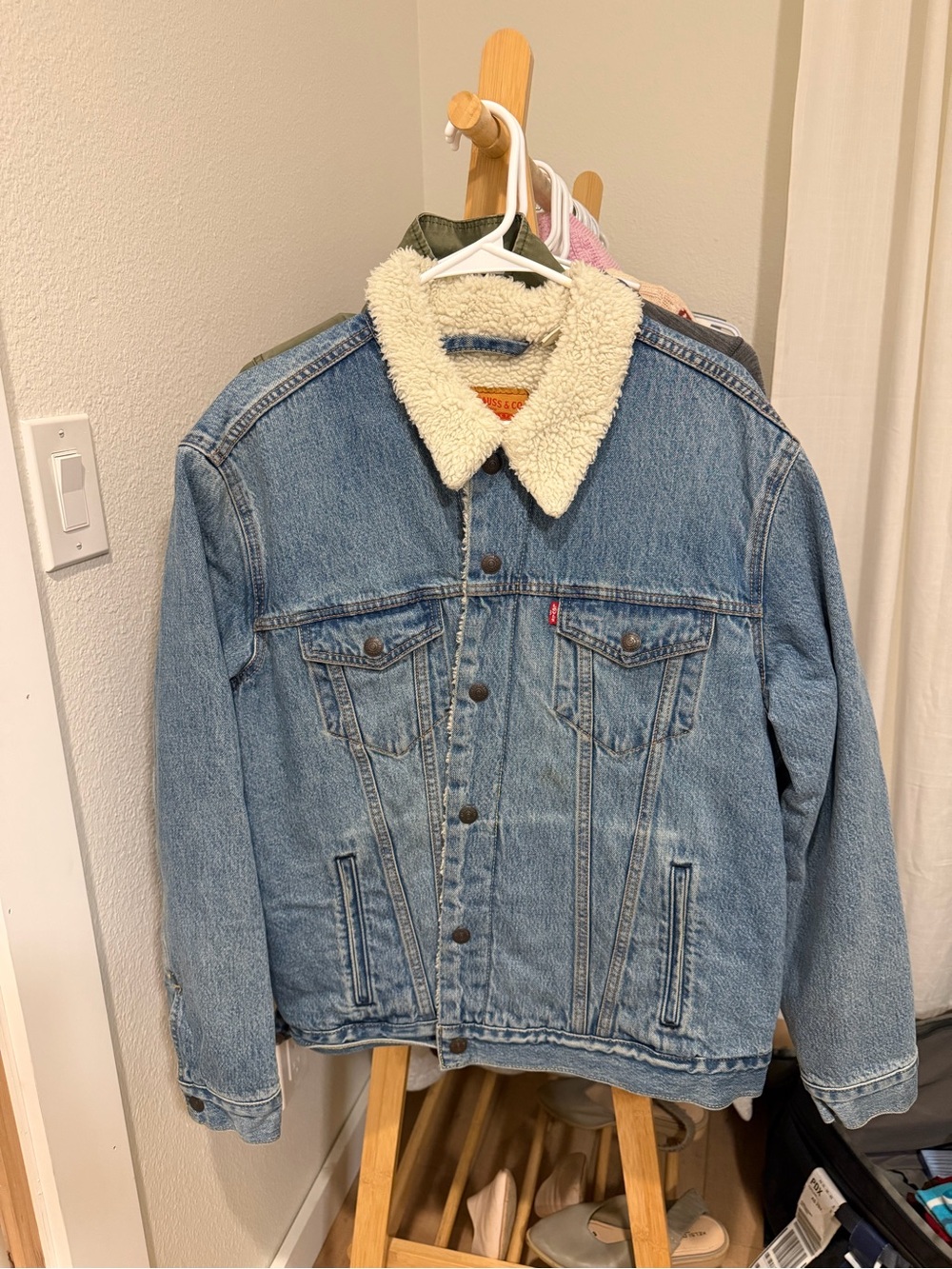 Levi's Blue Denim Sherpa Jacket with Cream Collar - Picture 2 of 5